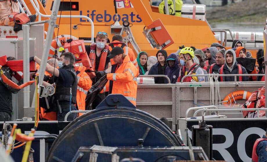 Velika Britanija: Gotovo 1.000 migranata prešlo Lamanš u jednom danu 1