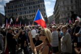 (FOTO) Oko 100.000 Čeha na demonstracijama u Pragu protiv EU, za vojnu neutralnost i jeftini ruski gas 3