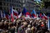 (FOTO) Oko 100.000 Čeha na demonstracijama u Pragu protiv EU, za vojnu neutralnost i jeftini ruski gas 4