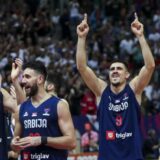 Fenomenologija pesme "Koktel ljubavi" na Evrobasketu: Ko je izabrao numeru Nedeljka Bajića Baje da prati nastupe srpskih košarkaša? 9
