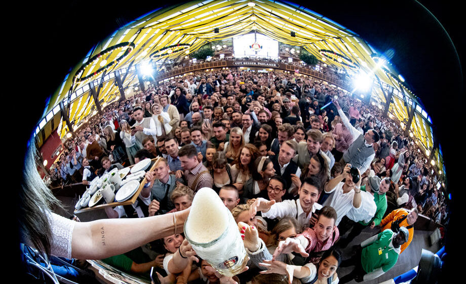 U Minhenu počeo festival piva Oktoberfest, posle dve godine pauze 1