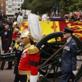 Sahranjena kraljica Elizabeta Druga: Na poslednjem delu ceremonije bila samo porodica 5