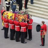 "Ona je napravila istoriju, ona je bila istorija": Kako su izgledale naslovnice širom sveta nakon sahrane kraljice Elizabete II 6