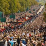 Britanska ministarka: Više od 250.000 ljudi prošlo pored kovčega sa telom Elizabete Druge 12