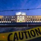 Kako grandiozne zgrade ukazuju na institucionalno propadanje? 3