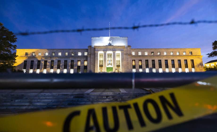 Kako grandiozne zgrade ukazuju na institucionalno propadanje? 1