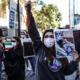 Policija nemilice ubija mlade Iranke na ulicama, one i dalje marširaju: Ne smiruju se protesti u Iranu 12