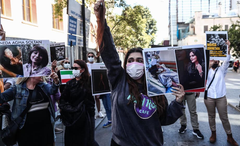 Protesti u Iranu ne jenjavaju: Najmanje 450 uhapšeno, državne snage ubile četvoro dece, nemilosrdan napad vlasti 1