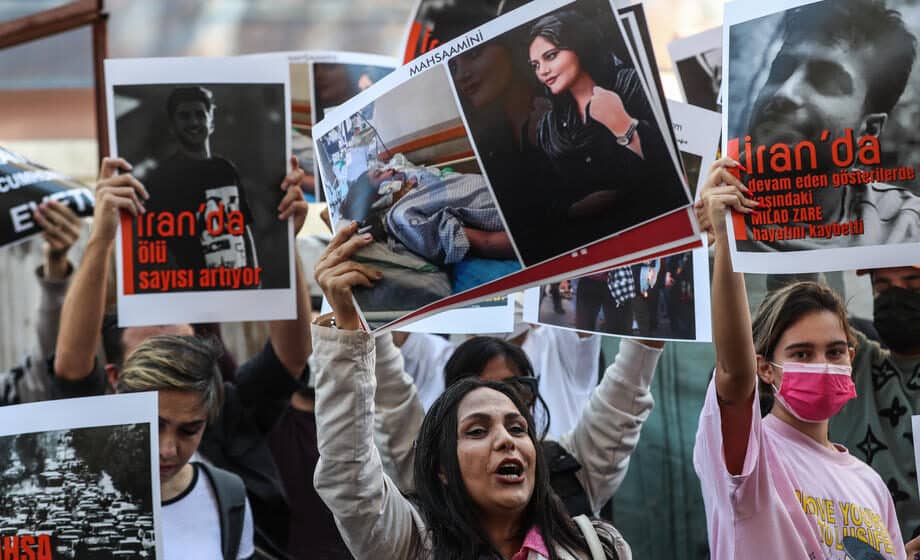 "Ovo je revolucija žena": Kako je smrt mlade pripadnice Kurda podstakla žene na bunt širom Irana 1