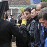 Blagoslov sveštenika, suze i zagrljaji: Kako regrutovani Rusi kreću u rat? (FOTO) 2