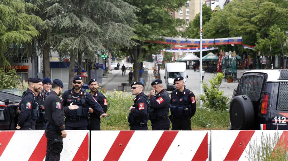 Dva Srbina ranjena u Leposaviću od strane Kosovske policije, navodno prvo udarili vozilom u policijsku patrolu, ranjeni su van životne opasnosti 1