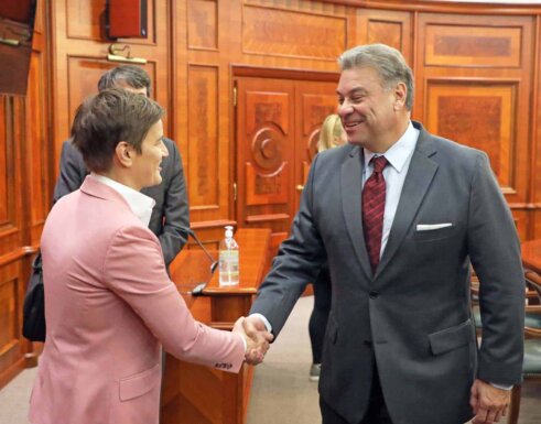 ANA BRNABIĆ - GABRIJEL ESKOBAR Branka Latinović: Eskobar jasno i nedvosmisleno poručio Vučiću da treba da prihvati preporuke ODIHR i zaključke Rezolucije EP 5