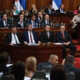 Poslanik Narodne stranke krenuo u Skupštini ka Milenku Jovanovu (SNS), nakon što ih je naprednjak pitao kako mogu mirno da spavaju 11