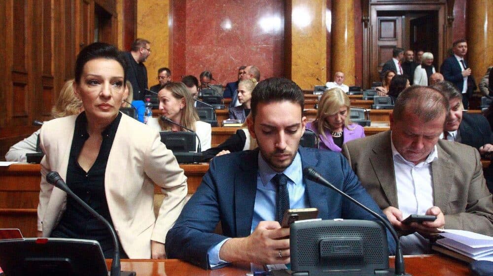 U poslaničkoj grupi SSP više nisu Pavle Grbović i još dvoje poslanika 1