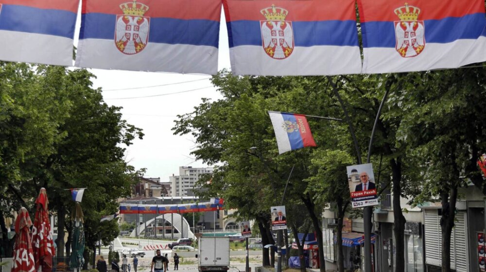 Protest Srba u Zubinom Potoku zbog ulaska članova OIK i policije u zgradu Opštine 1