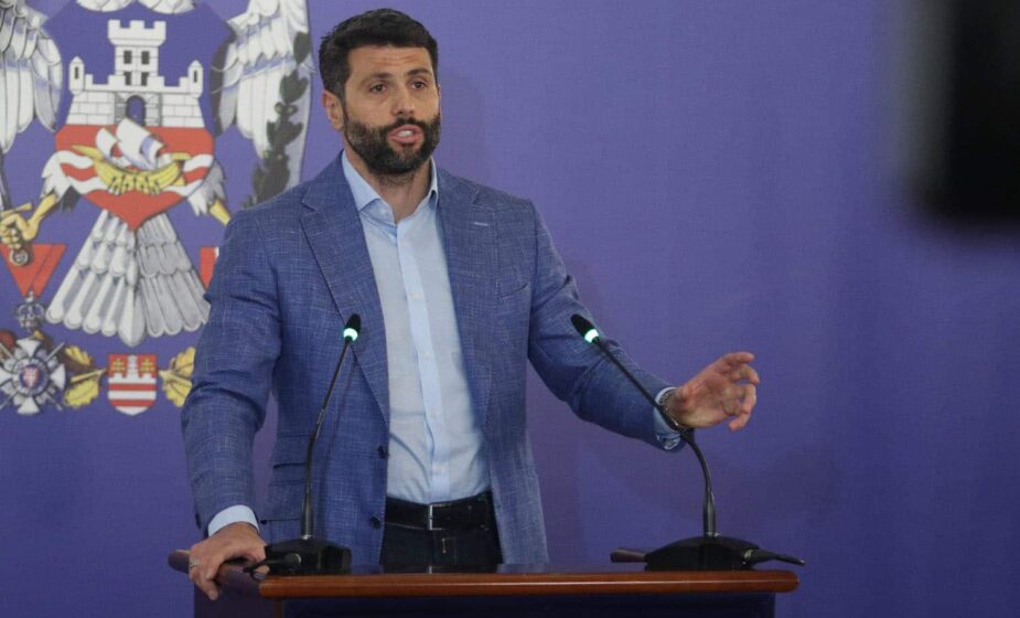 Šapić ekspresno završio sastanak sa izdavačima udžbenika uz poruku: "Ako vi nećete, ima ko hoće" 1