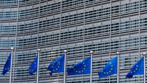 Evropska komisija pokrenula je alat za uzbunjivače za Akt o veštačkoj inteligenciji koji će obezbediti siguran i poverljiv kanal za direktno prijavljivanje sumnji na povrede tog zakona.