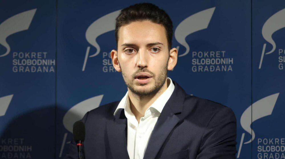 Grbović (PSG): Ružić umesto da brani direktorku, brani slavski kolač 16