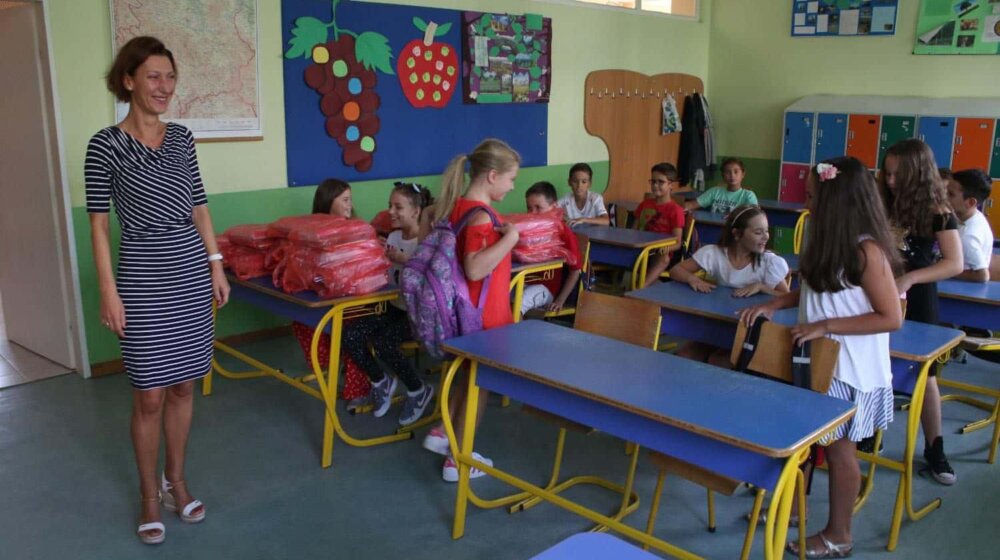 Poniženi, siromašni i bez nade: U kakvim okolnostima prosvetni radnici danas obeležavaju svoj praznik? 1