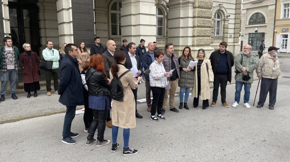 "Gospodine Đuriću, da li zaista želite da vaš prvi čin bude da svoje ruke uprljate krvlju nevinih ljudi": Peticija i apel Novosađana protiv spornog spomenika "nevinim žrtvama" 1