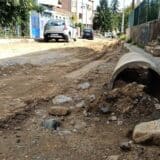 "Svi su bar jednom izvrnuli zglob": Stanovnici Makedonske ulice u Vranju hodaju po blatu i zemlji 14