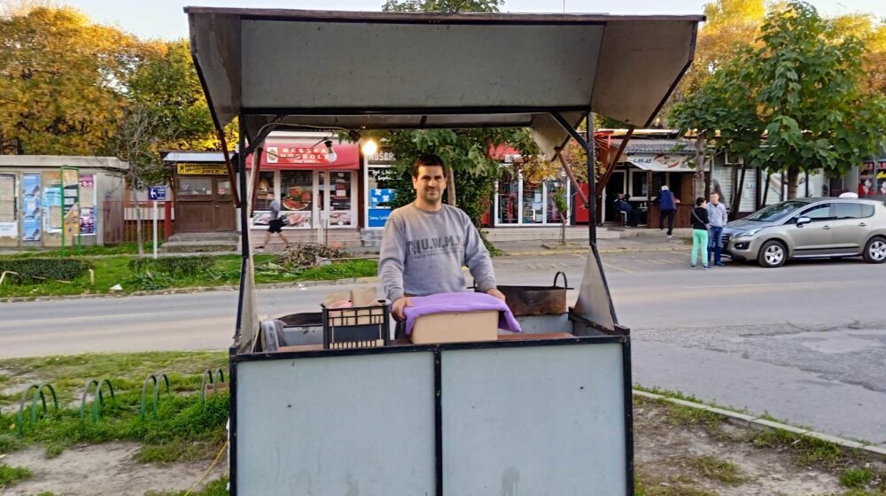 “Ko jako voli, njemu nije dosta ni litar”: Pekli smo kestenje na ulici sa Subotičaninom koji nam je otkrio datum kada je najbolja prodaja 1