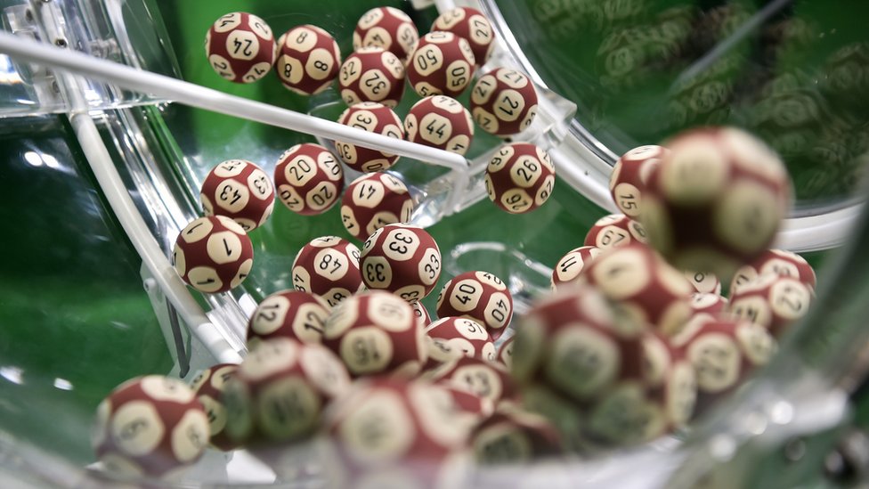 Igre na sreću i Balkan: Srećni loto dobitnik iz Banjaluke ne dolazi po milione 1 Lottery balls