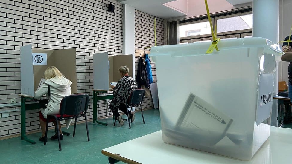 Glasanje u Sarajevu u Prvoj ekonomskoj školi u Sarajevu