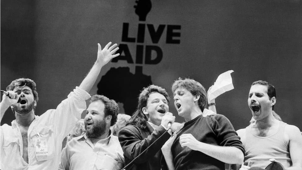 Koncert Lajv Ejd iz 1985. prikazan je u 60 zemalja sa oko 400 miliona gledalaca i na njemu su učestvovali Džordž Majkl, U2, Pol Makartni i grupa Kvin