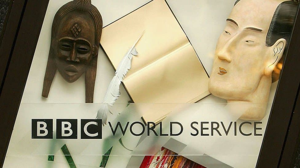 Danas Svetski servis BBC emituje program na više od 40 različitih jezika širom sveta