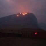 U fotografijama: Mistične statue na Uskršnjim ostrvima oštećene u požaru 7