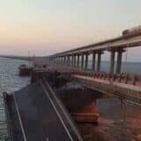 Ukrajina i Rusija: U požaru izazvanom eksplozijom na jedinom mostu koji spaja Krim sa Rusijom poginulo troje 10