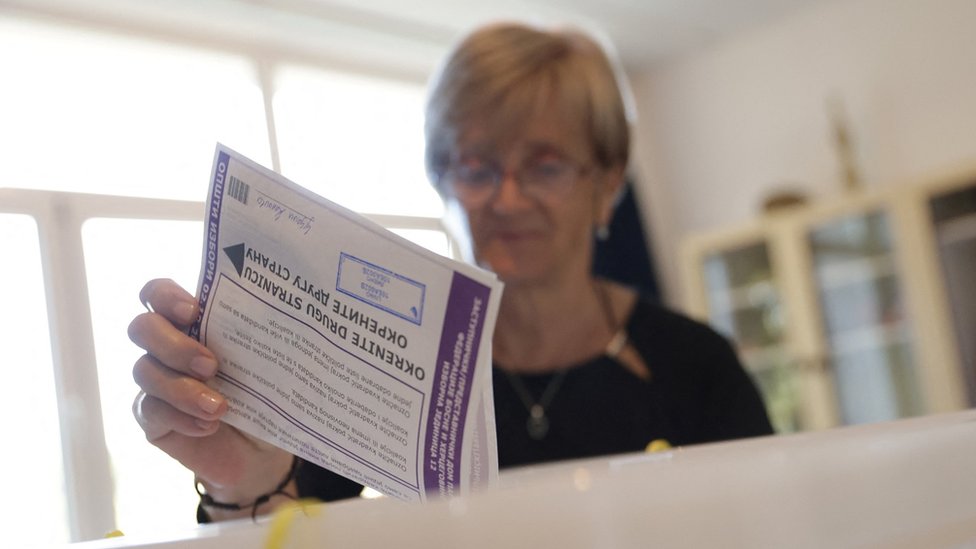 Izbori u Bosni i Hercegovini: Ponavljanje brojanja glasova za predsednika Republike Srpske pred kamerama 1 Izbori u Bosni i Hercegovini