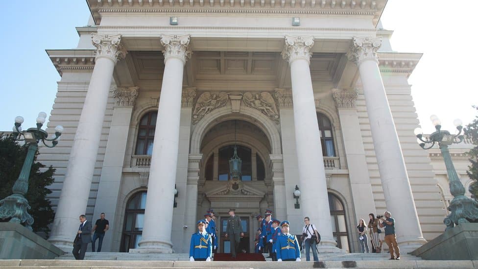 Politika i nova Vlada Srbije: Skupština usvojila zakon - više ministarstva, više i briga 4 Skupština Srbije