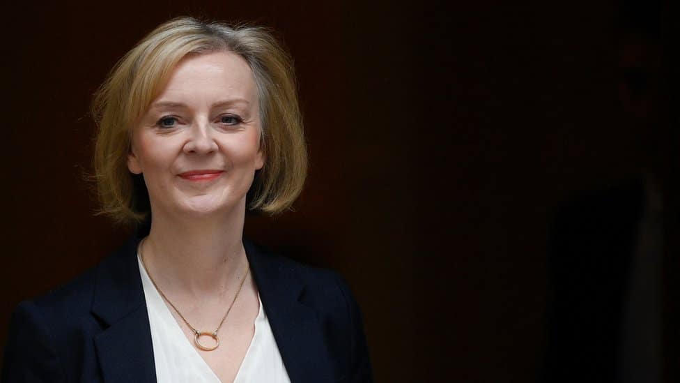 Velika Britanija i politika: Liz Tras podnela ostavku na mesto premijerke posle samo 45 dana 1 British Prime Minister Liz Truss leaves Number 10 Downing Street