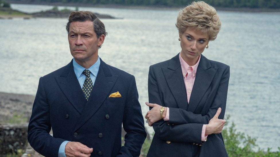 Kraljevska porodica i peta sezona serije Kruna: Glumica Džudi Denč optužuje Netfliks za senzacionalizam 2 Dominic West and Elizabeth Debicki in The Crownn