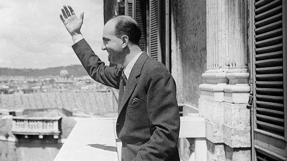Umberto II of Italy greeting from a balcony in Rome to the crowd gathered for a royalist demonstration in 1946
