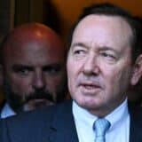 Holivud i seksualni napadi: Sud odbacio tužbu protiv Kevina Spejsija da je neprikladno dirao tinejdžera na zabavi pre 36 godina 6