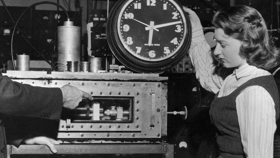 Tehnologija: Supersatovi koji definišu tačno vreme - u nanosekundu 2 Rani atomski sat „mejzer" sredinom pedesetih