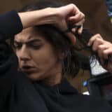 Evroposlanica odsekla sebi pramen kose u znak podrške ženama Irana 22