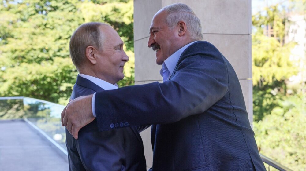 Lukašenko Putinu: Spremni smo da proizvodimo avione "Suhoj SU-23" za napade na kopnene ciljeve 1