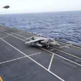 Američki razarač oborio rakete i dronove na Crvenom moru 14