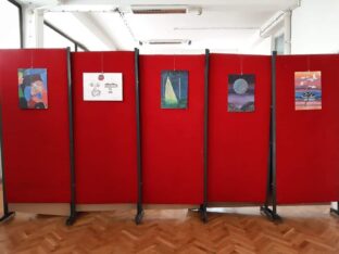 Dečja likovna kolonija U Narodnom univerzitetu otvorena izložba likovnih radova dece iz Vranja i Čačka 3