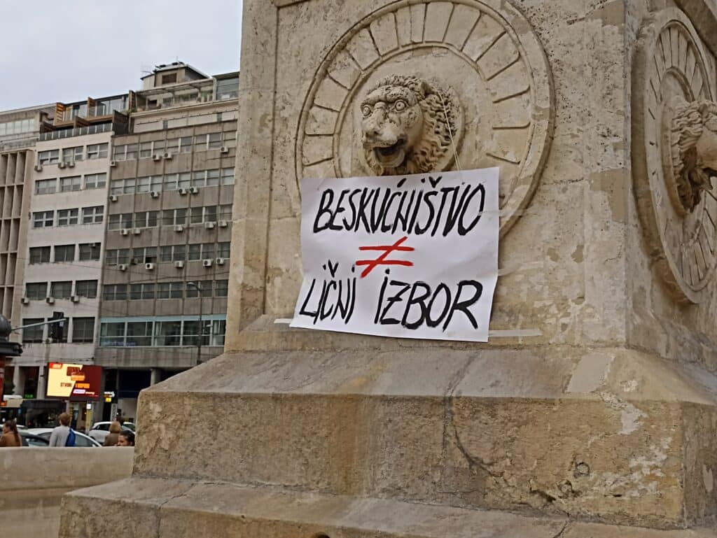 Obeležen Svetski dan borbe protiv beskućništva: „Potrebno je malo da sa visine dođemo na margine“ 3 Obeležen Svetski dan borbe protiv beskućništva: „Potrebno je malo da sa visine dođemo na margine“ 3