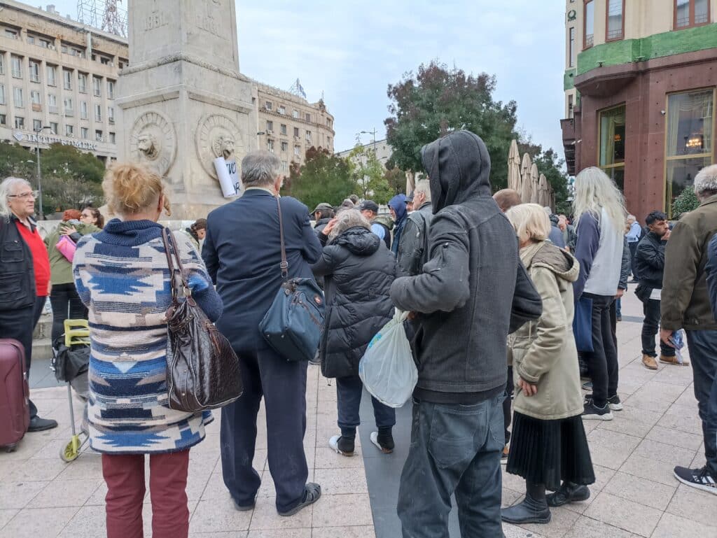 Obeležen Svetski dan borbe protiv beskućništva: „Potrebno je malo da sa visine dođemo na margine“ 4 Obeležen Svetski dan borbe protiv beskućništva: „Potrebno je malo da sa visine dođemo na margine“ 4