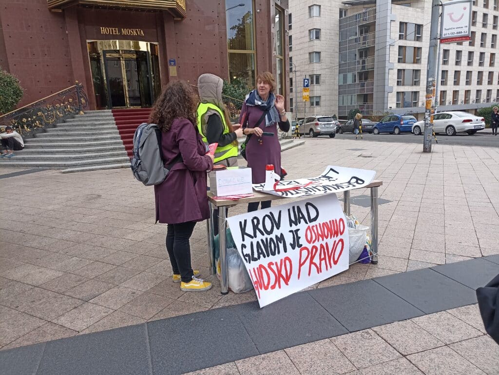 Obeležen Svetski dan borbe protiv beskućništva: „Potrebno je malo da sa visine dođemo na margine“ 2 Obeležen Svetski dan borbe protiv beskućništva: „Potrebno je malo da sa visine dođemo na margine“ 2