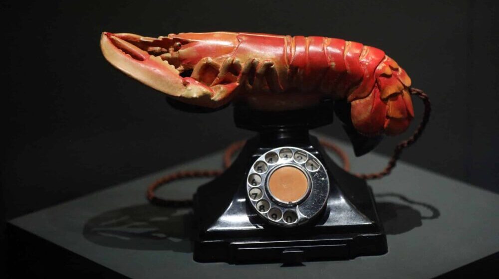 Od Dalija do Bjork, izložba o nadrealizmu u dizajnu u Londonu 1