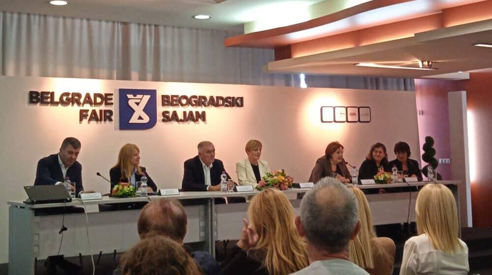 Sajam otvara akademik Dušan Kovačević, a u ime gosta rumunski pesnik Mirča Dinesku 1