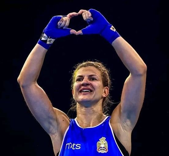 Istorijska medalja Jelene Janićijević za srpski boks 1