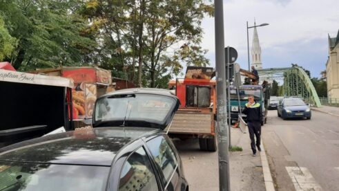 20221001_094544 Uklonjen crveni K67 pop kiosk pored Malog mosta u Zrenjaninu 4